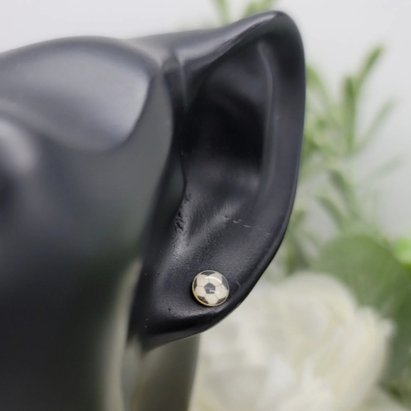 ❤️ SOCCER BALL STUD EARRINGS - Picture 3 of 3